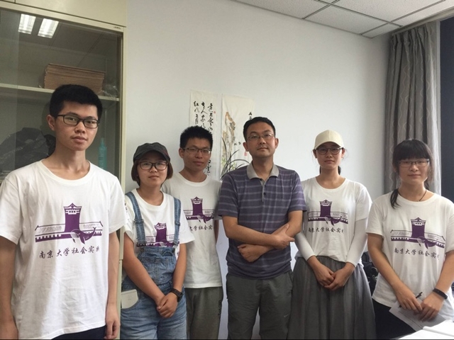 072911团队成员与胡老师的合影
