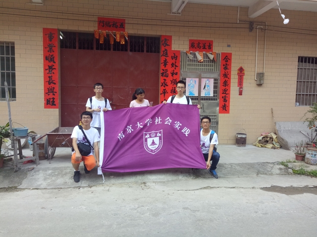 072307队员与李阿姨的合影