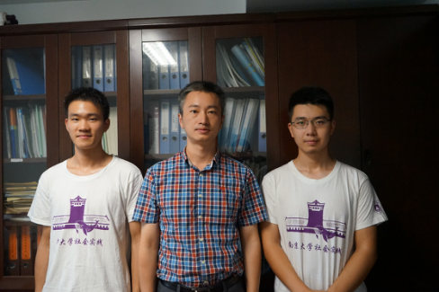 龙瑞处长与谢俊生左赵浩楠右合影