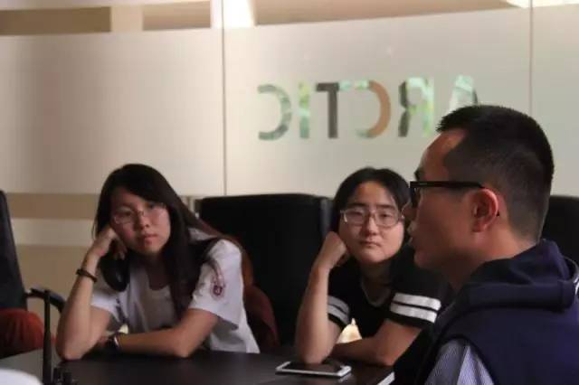同学们采访Victor